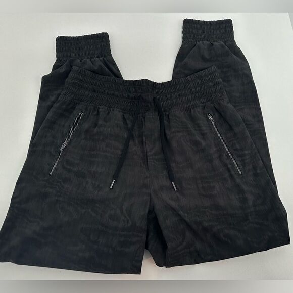 Athleta Camden Printed Joggers Pants Black Gray Work Travel Size 4 Small - Picture 3 of 5
